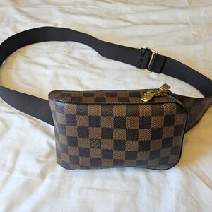 SOLD...Louis vuitton geronimo